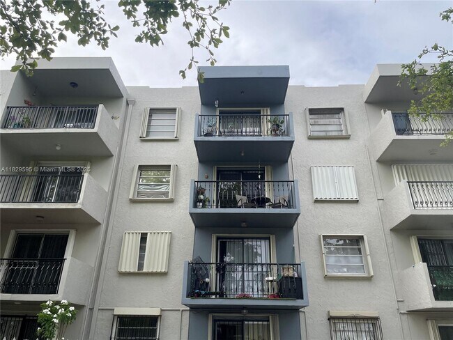 Building Photo - 3181 SW 13th St