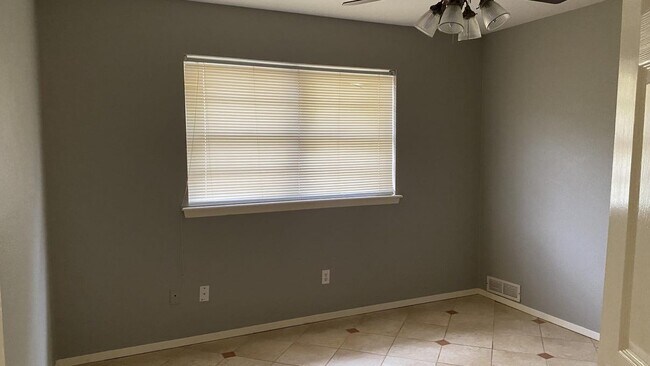 Building Photo - 3730 Rutson Dr