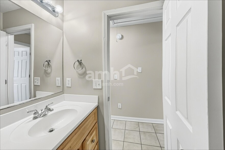 Building Photo - 247 Rockingham Dr