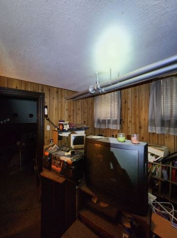 Building Photo - 719 Thrush Ave