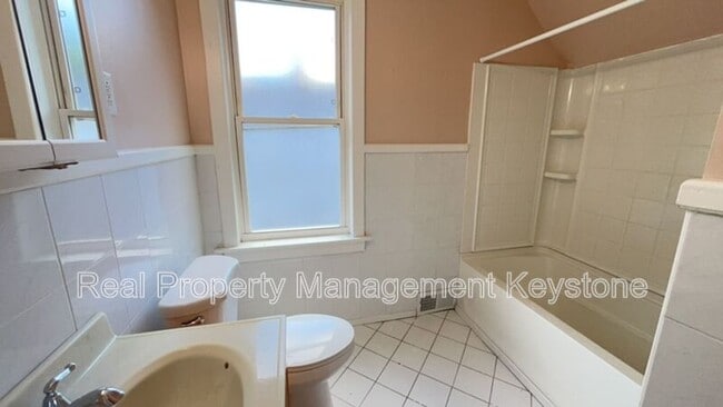 Building Photo - 303 Lexington Ct