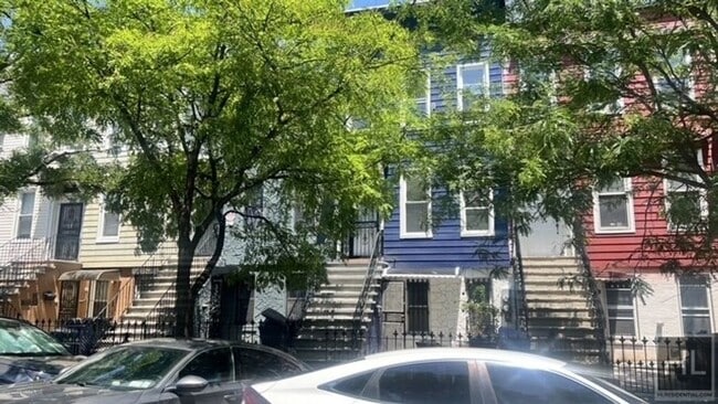 Building Photo - ST MARKS AVENUE