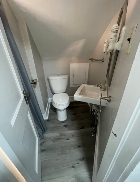 Building Photo - 307 N Main St