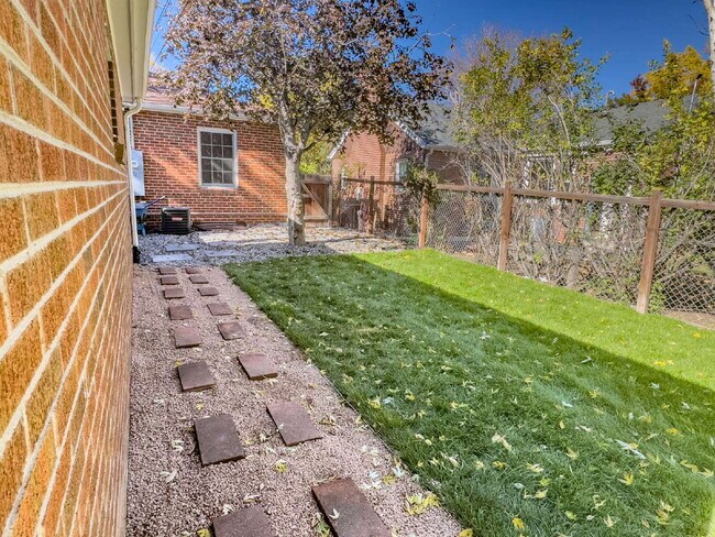 Building Photo - "Spacious 5-Bedroom Gem on Locust Street – 2,053 Sq. Ft. of Comfort in Denver's Heart!"