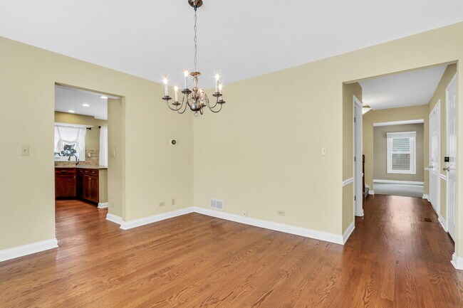 Building Photo - 1000 Cumberland Ln