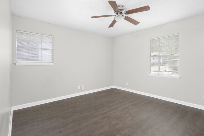 Building Photo - 2622 Thornhill Rd NW
