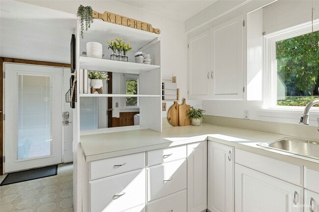 Building Photo - Perfect, cozy home in downtown Bremerton, ...