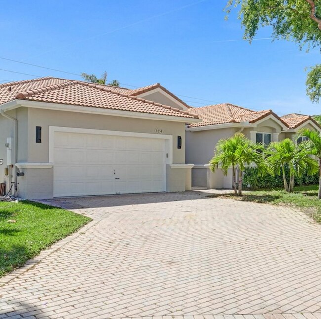 Building Photo - 3234 SW 53rd Ct