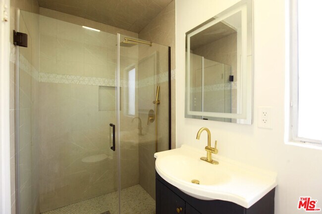 Building Photo - 1323 Ridgeley Dr