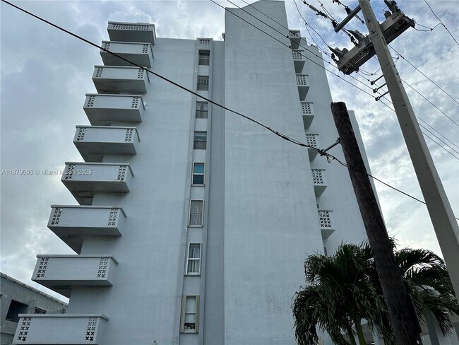 Building Photo - 7118 Bonita Dr
