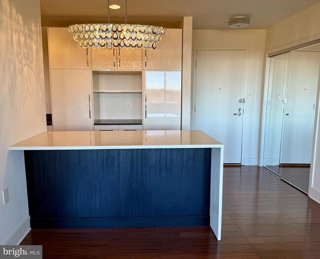 Building Photo - 10401 Grosvenor Pl