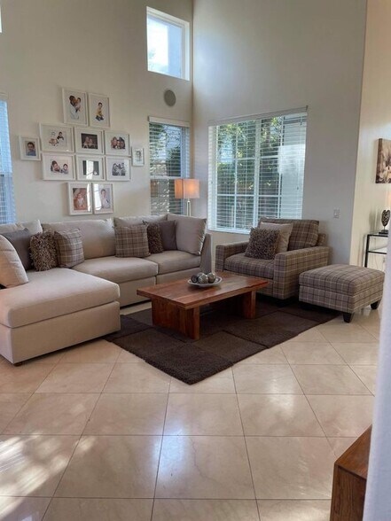 Building Photo - 31 Ledgewood Dr