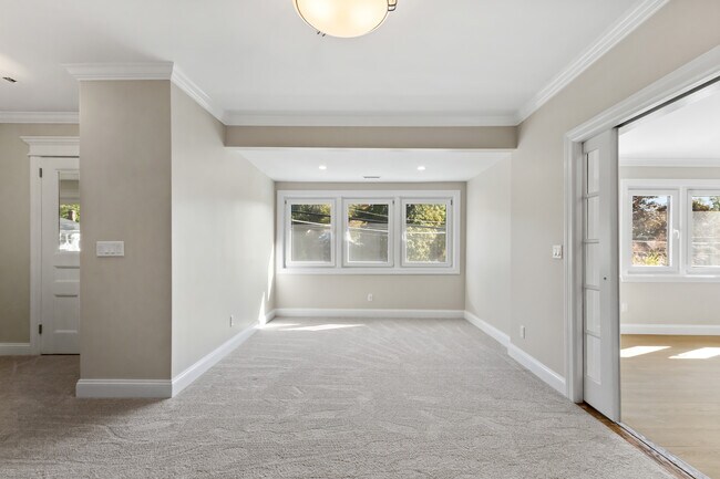 Building Photo - 40 Ledge Ave