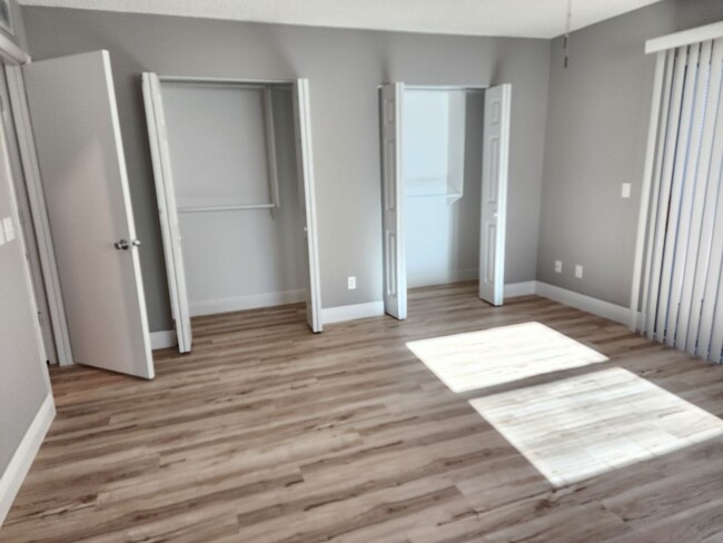 Building Photo - Magnificent 1 bedroom, 1.5 bathroom condo ...