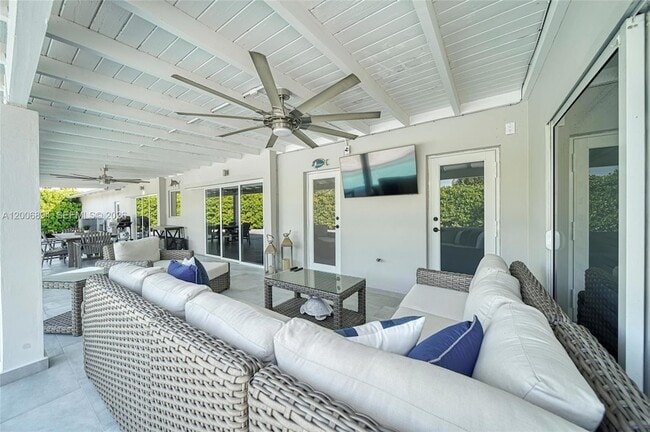 Building Photo - 10600 SW 80th Ct