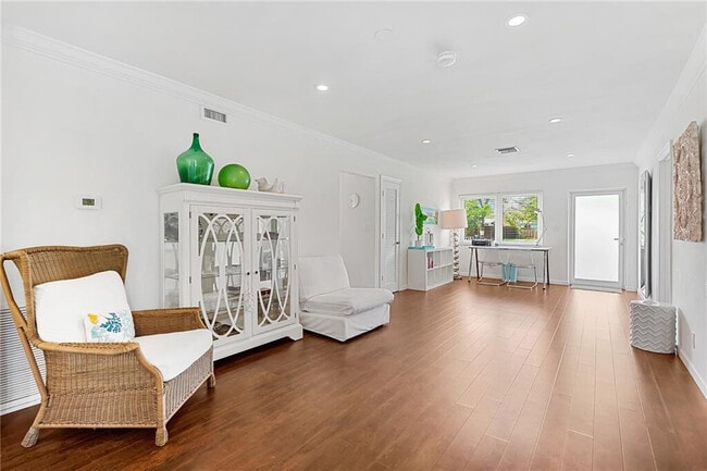 Building Photo - 2360 NE 15th Terrace