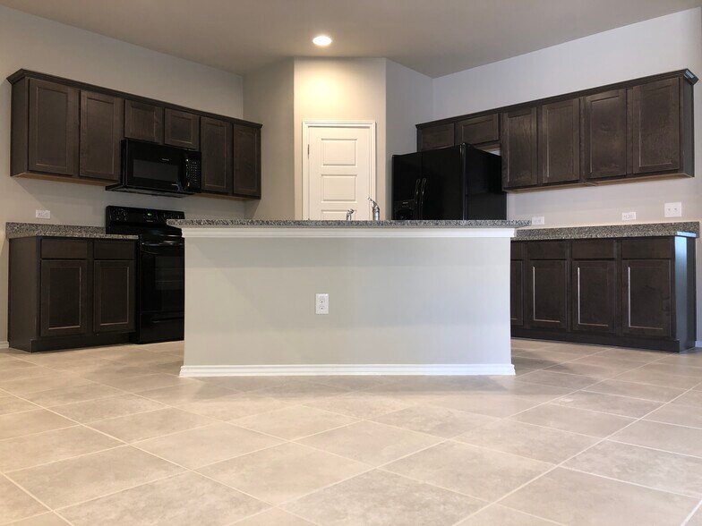 Spacious Kitchen with Island - 1807 Davidson Ranch Dr