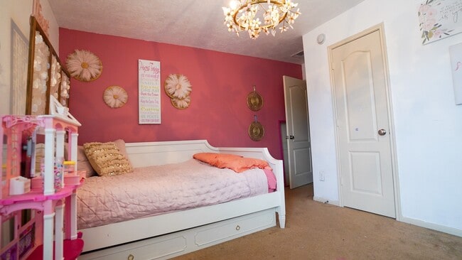 Building Photo - 2109 Mooncrest Dr