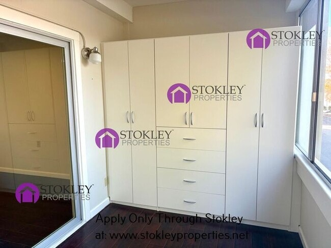 Building Photo - 1200 Singingwood Ct