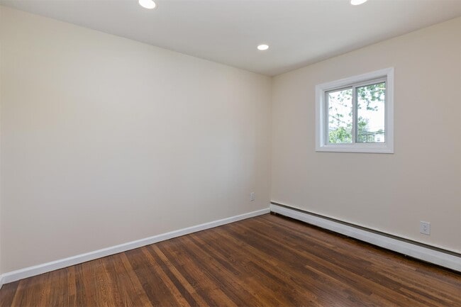 Building Photo - 271 6th Ave