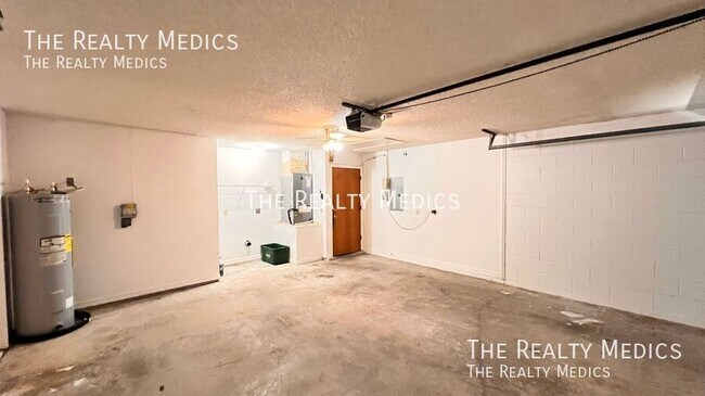 Building Photo - 1630 Fentress Ave