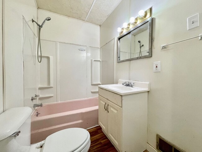 Building Photo - Two Bedroom Home in Muskegon