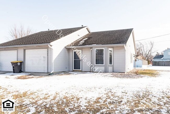 Building Photo - 1420 Flagstone Dr