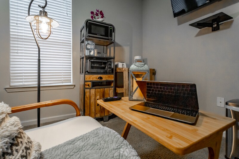 Building Photo - 8605 Tradewind Cir