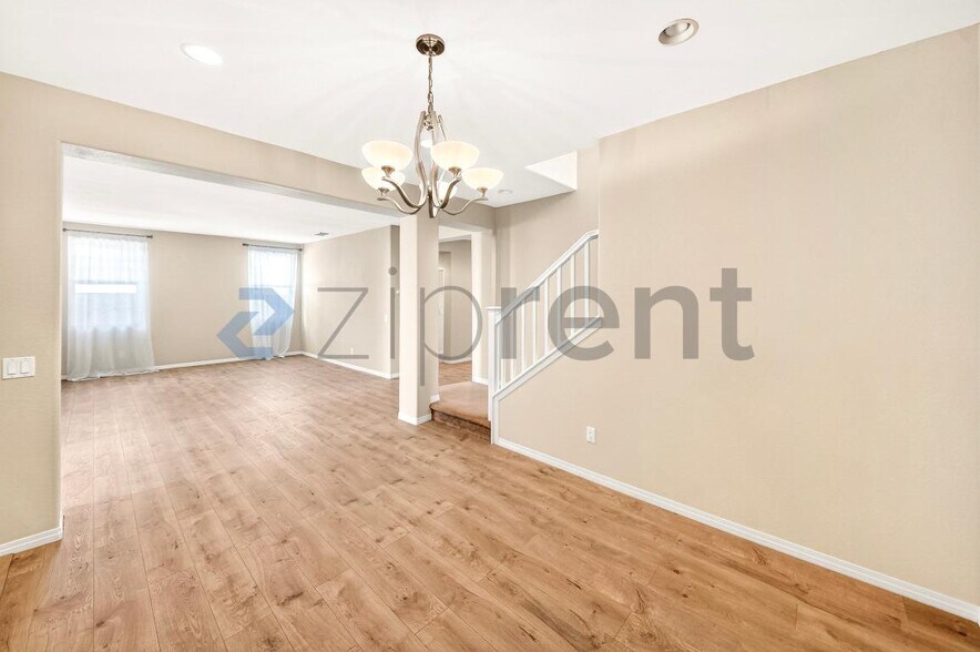 Building Photo - 3715 Hedge Ln