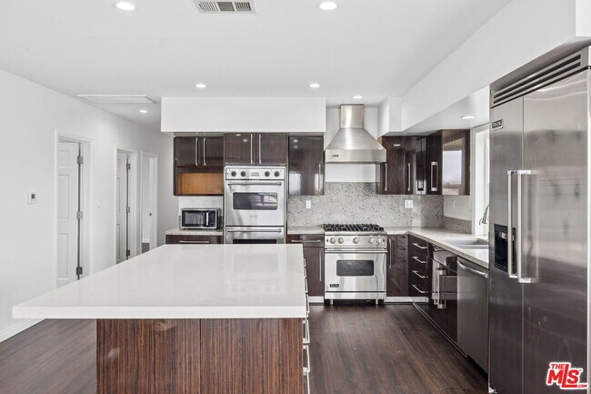 Building Photo - 350 Chautauqua Blvd