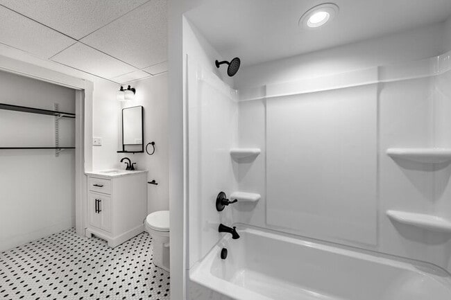 Building Photo - 245 Clinton St