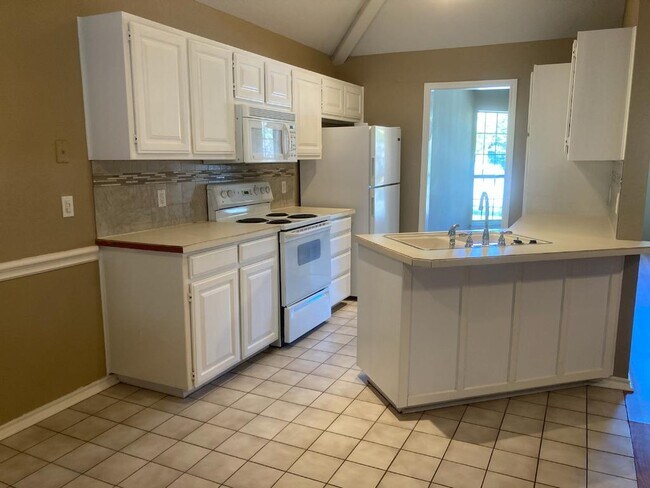 Building Photo - 1115 Hilton Dr