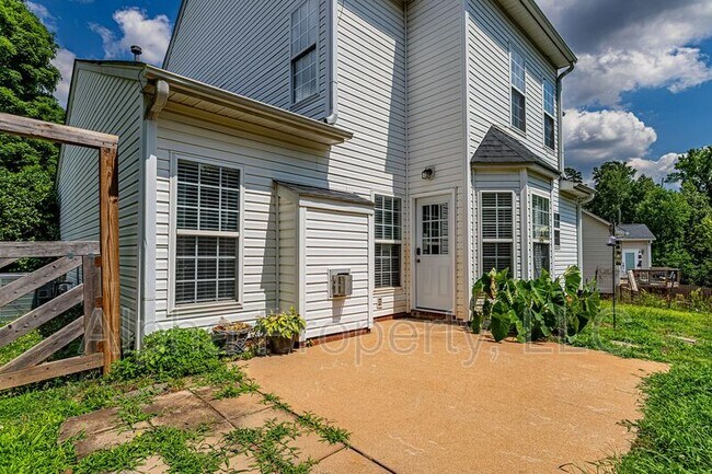 Building Photo - 261 Highgate Cir