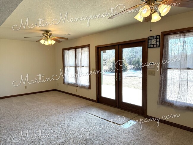 Building Photo - 700 Locust Ave