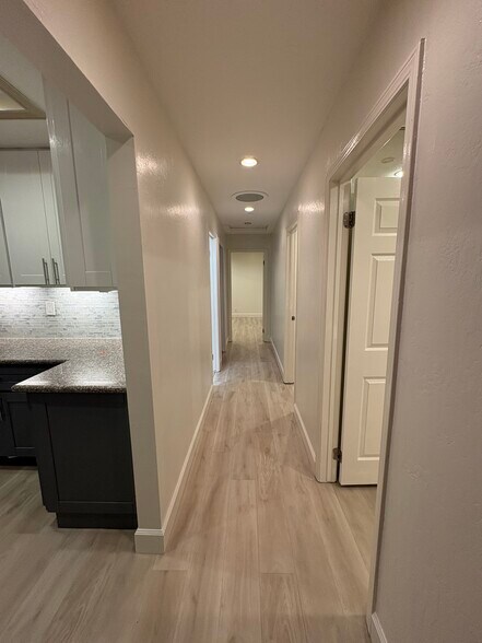 Building Photo - 4192 Denker Dr