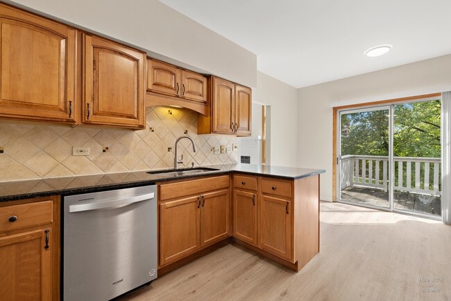Building Photo - 615 W Parkside Dr