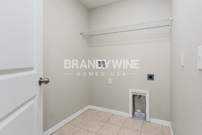Building Photo - 8659 Ravenna Dr