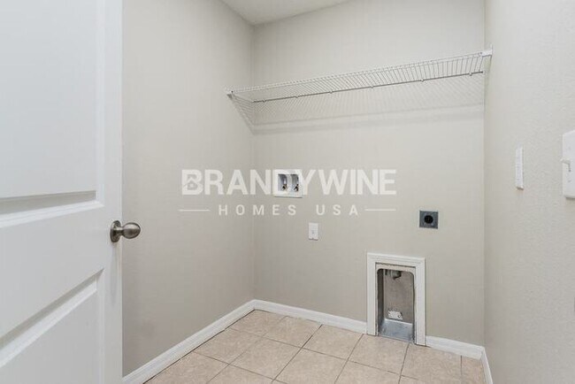 Building Photo - 5637 Mercado Dr