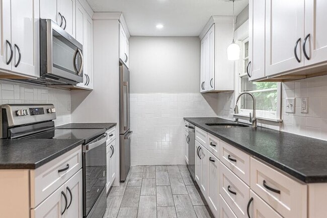 Building Photo - 440 W Maine Ave