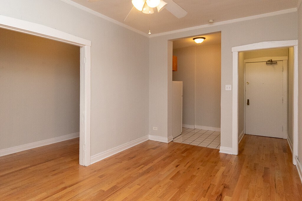 Building Photo - 457 W Melrose St