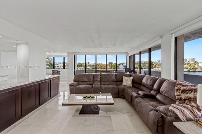 Building Photo - 2017 S Ocean Dr
