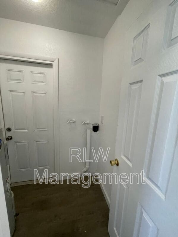 Building Photo - 117 Cherry Ave