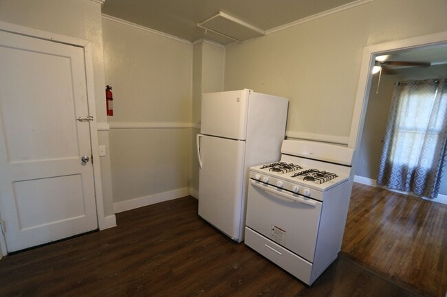 Building Photo - 2 Bedroom 1 Bath House