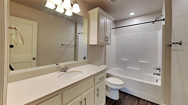 Building Photo - 2 Bedroom 2 Bath Duplex Close To Tinker AFB
