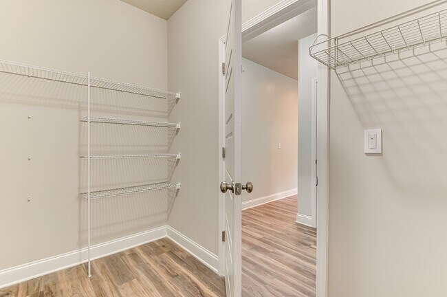 Building Photo - 140 Pebble Ln