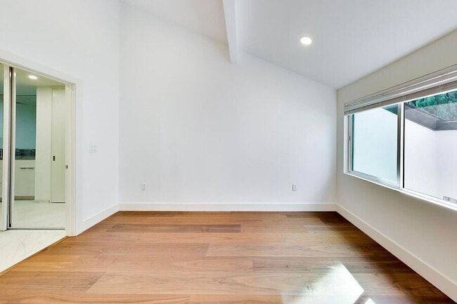 Building Photo - 4017 San Francisco Terrace