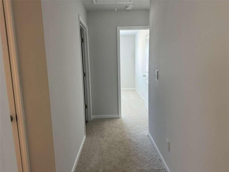 Building Photo - 111 Woodside Ct
