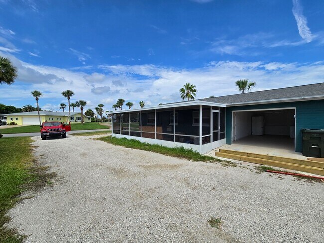 Building Photo - 346 Plaza Blvd