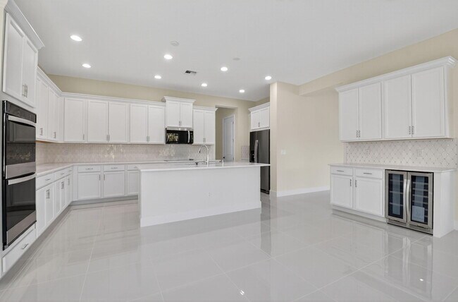 Building Photo - 15120 Wildwood Cir