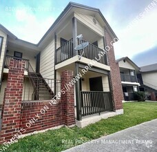 Building Photo - AVAILABLE 2 Bedroom 1 Bath Home located in...